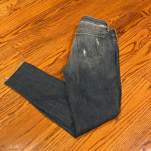 Mother Woman’s Looker Ankle Fray Blue Jeans Size 27 - Picture 1 of 8